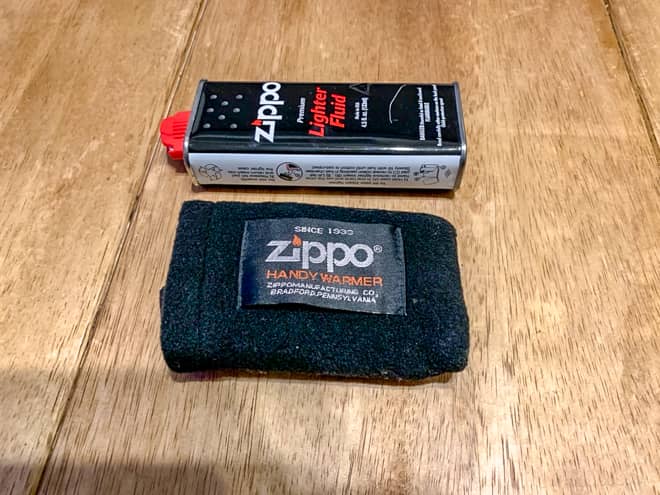 筆者が使っているのは「Zippoハンディウォーマー」