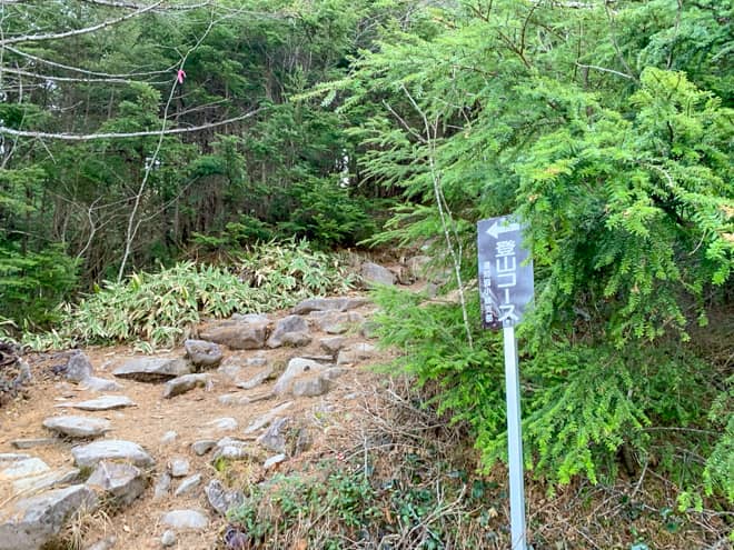 車坂山頂から避難シェルターを目指す