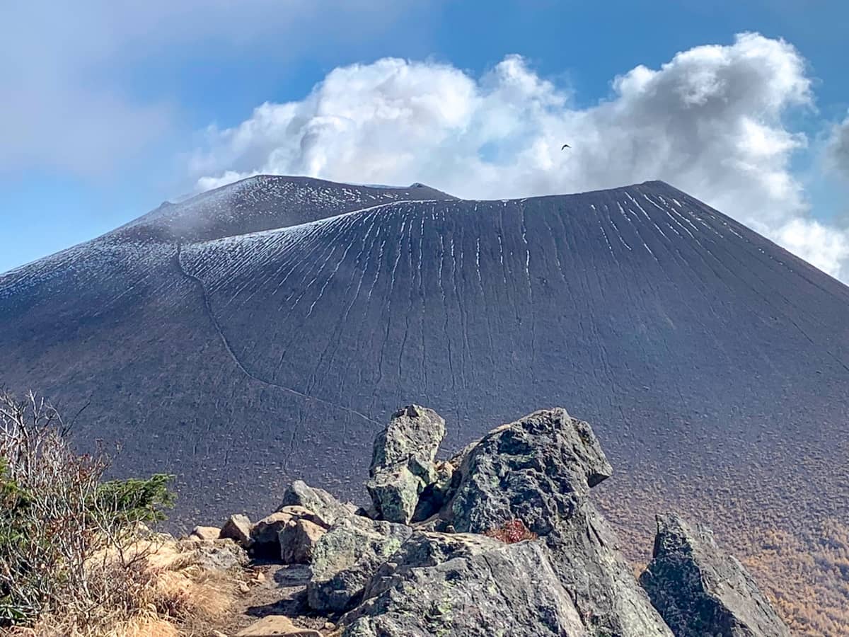 「黒斑山」は冬登山が特に人気！浅間山のガトーショコラを求めて浅間山外輪山をハイキング