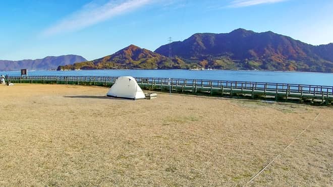 広島県 大久野島キャンプ場 はうさぎに癒されながら島旅気分も楽しめるキャンプ場です キャンプクエスト