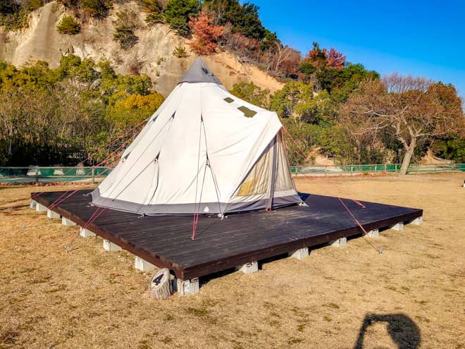 広島県 大久野島キャンプ場 はうさぎに癒されながら島旅気分も楽しめるキャンプ場です キャンプクエスト