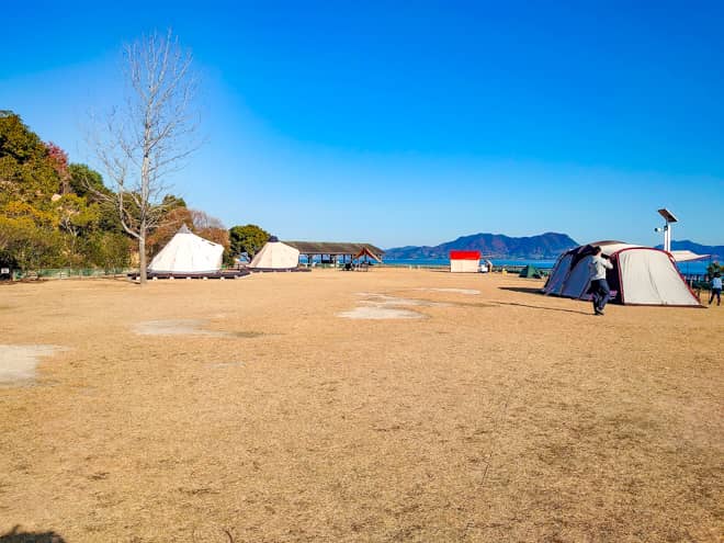 広島県 大久野島キャンプ場 はうさぎに癒されながら島旅気分も楽しめるキャンプ場です キャンプクエスト