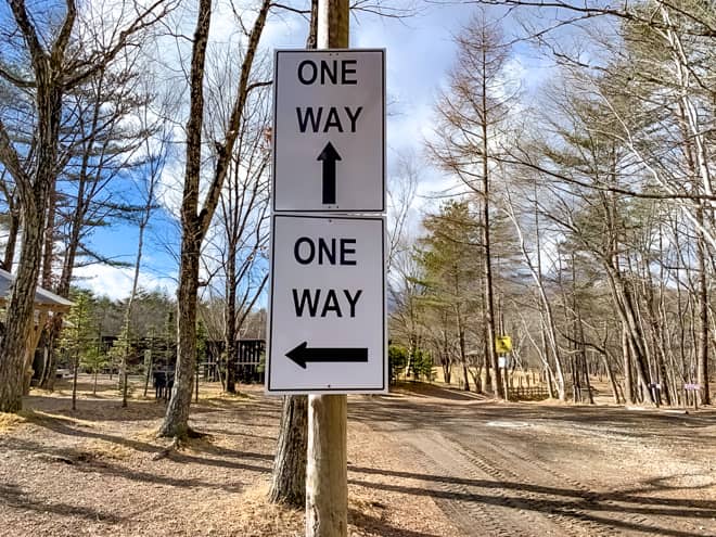 キャンプサイト内は一方通行