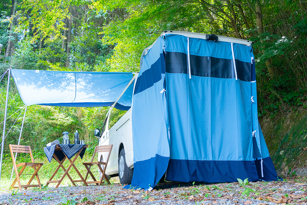 マグネットでクルマにくっつく 簡単に設営が出来るテント タープが登場 キャンプクエスト