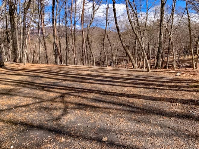 区画の広さは10ｘ10mと、ツールームテントの設営が可能な広さ