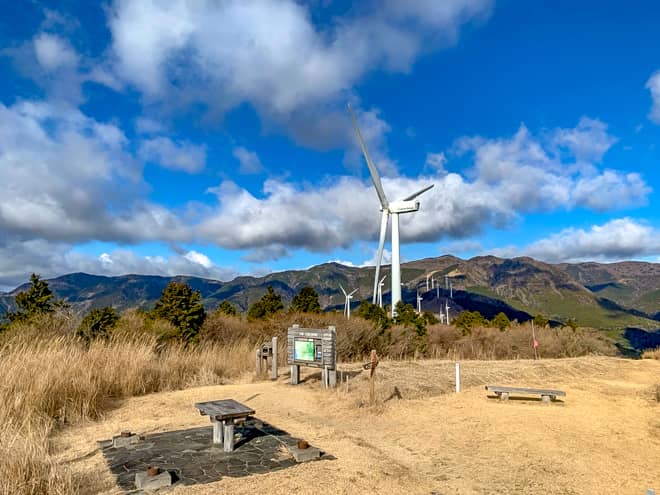 三筋山は海沿いにあり