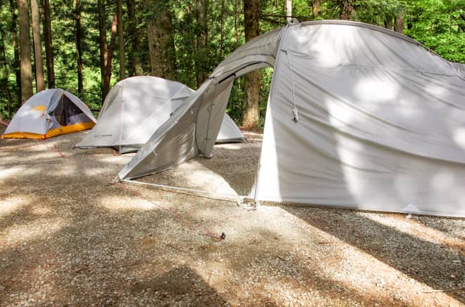 使い勝手の良い広い前室がある4人用のテント