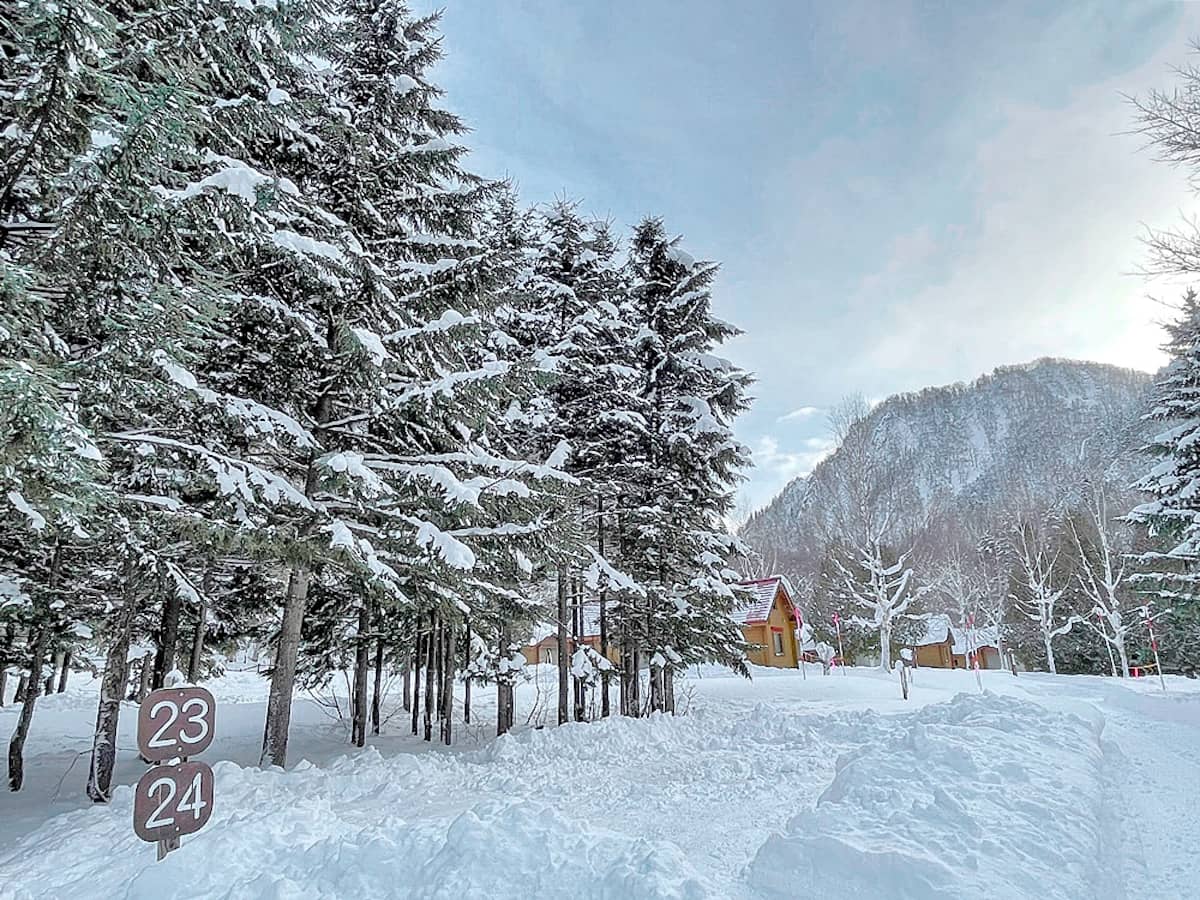 冬も利用できる北海道のキャンプ場 札幌市定山渓自然の村 のコテージに宿泊してきました キャンプクエスト