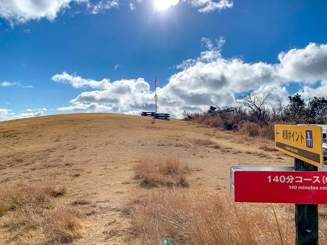 山頂手前に絶景ポイントの看板があるので立ち寄ってみましょう