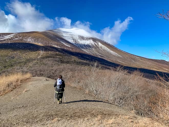 樹林帯を抜けると標識が見えてきました