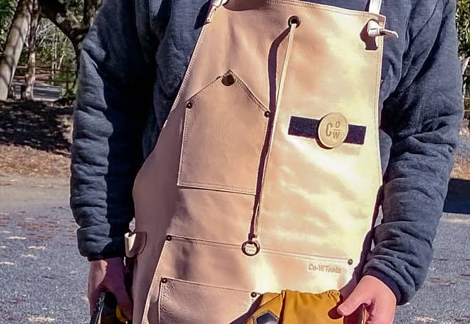 胸の収納用の紐