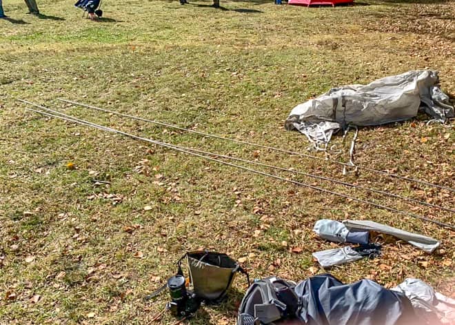 長いポールが2本と短いポースが1本があります