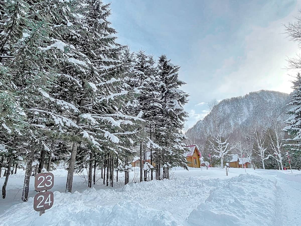 冬も利用できる北海道のキャンプ場「札幌市定山渓自然の村」のコテージに宿泊してきました