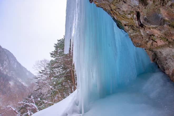 滝の内側から見る景色は、はっきりいって絶景です
