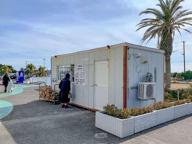 管理棟は改装中の為、仮設の管理棟で