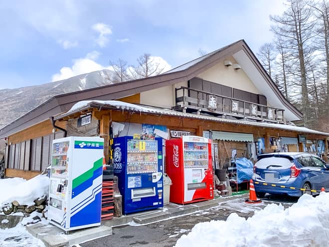 赤沼茶屋は冬季閉鎖中ですが