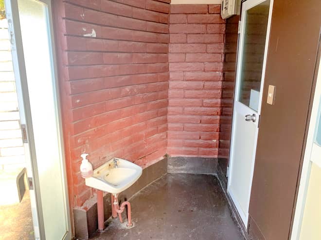 館山ファミリーパークの施設をそのまま利用したトイレ