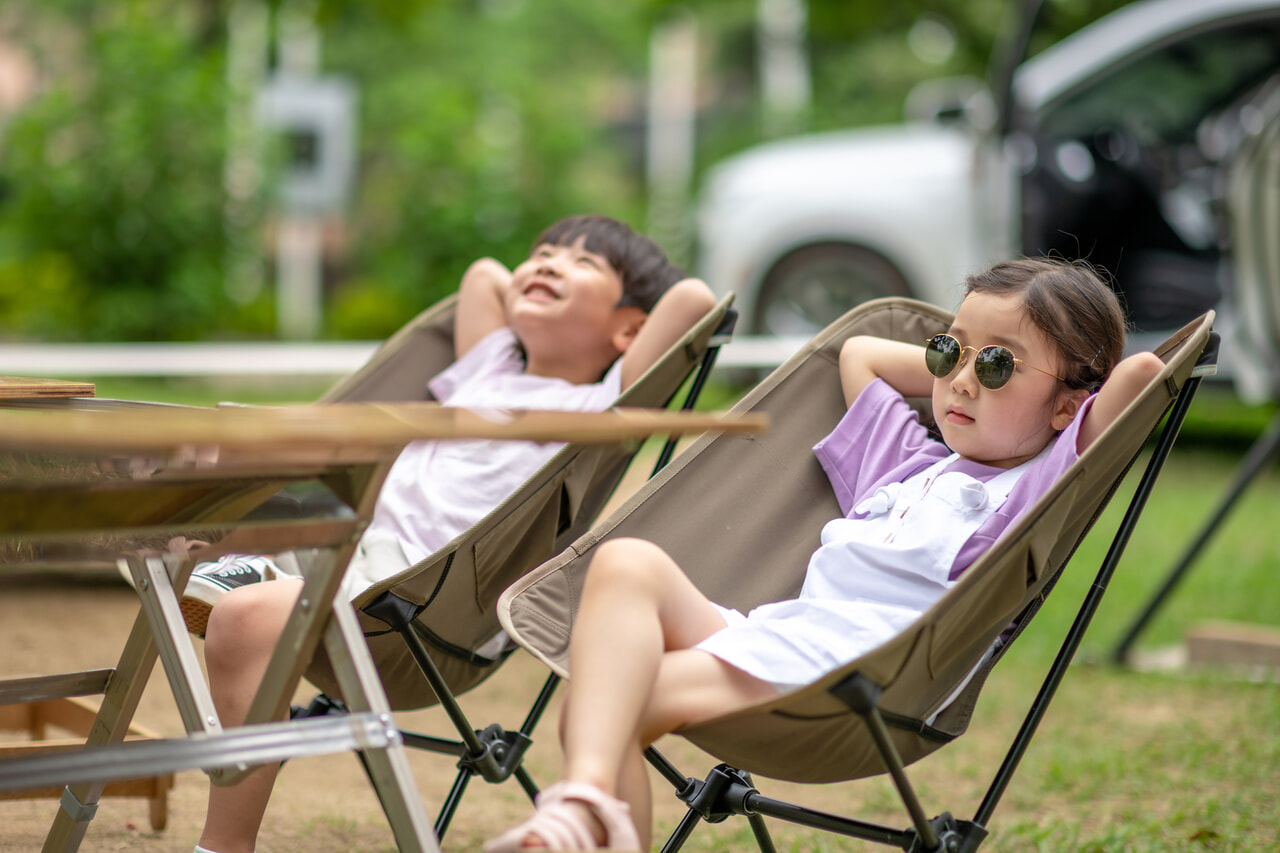 キャンプを楽しむ子供達