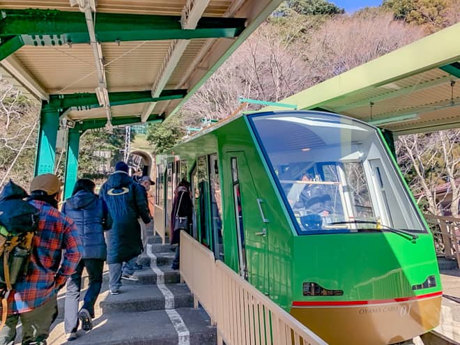 ケーブルカーの運行時間は9時～17時で