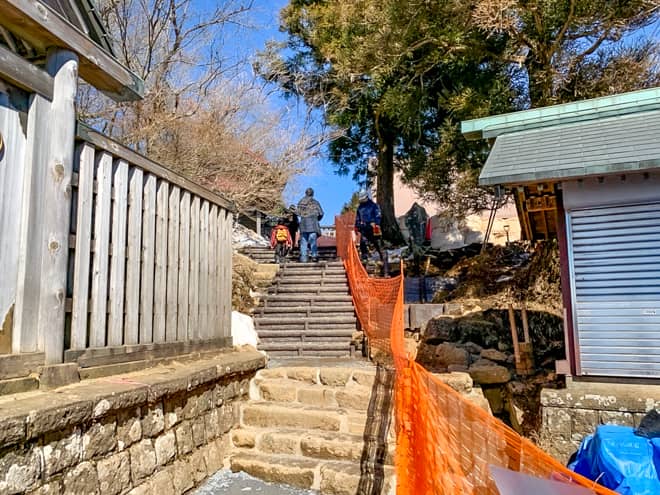 山頂の標識が見たらず