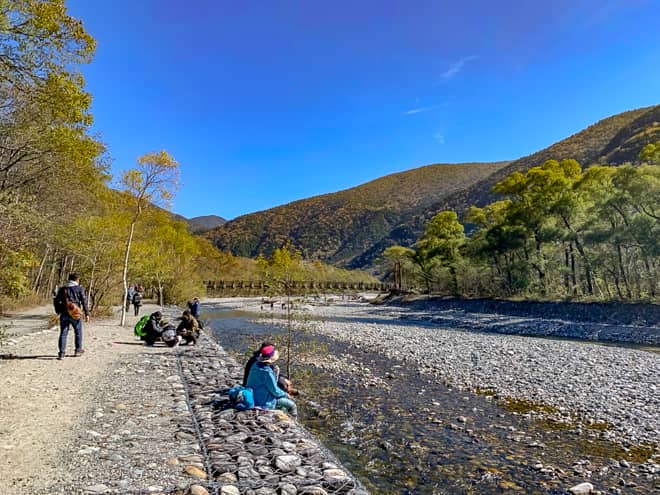 明神池近辺だけで半日楽しむことが出来る程