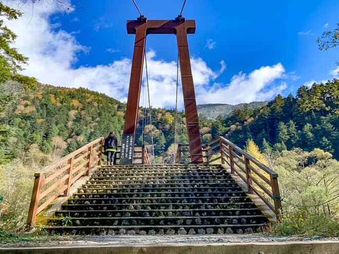 梓川上流に架かる「横尾橋」は