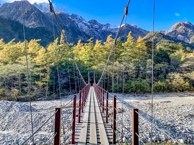 横尾へ向かう途中に「新村橋」