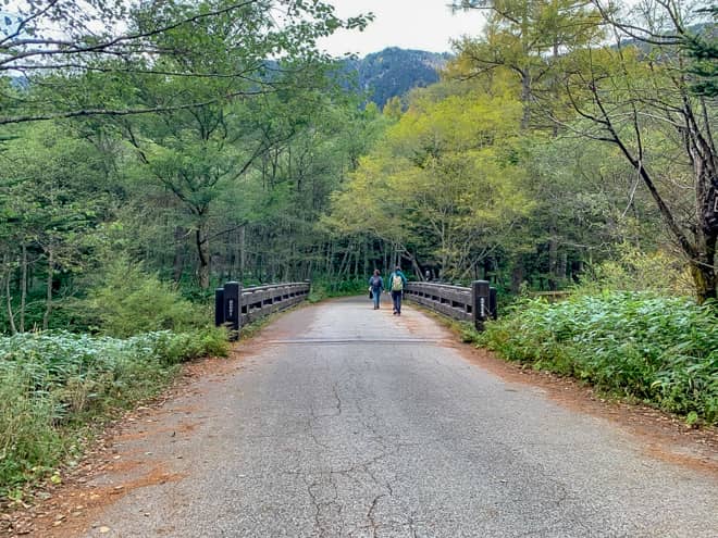 田代橋を渡ると、穂高橋が見えます