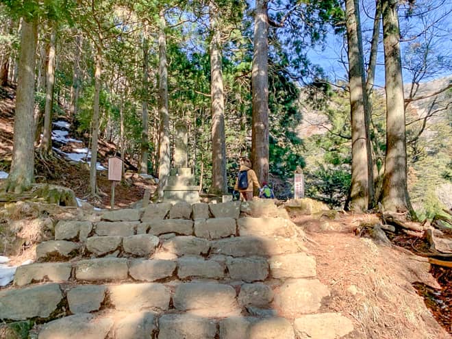 階段を昇りきった先は