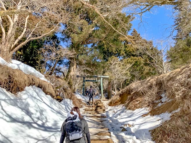 27丁目にさしかかると1つ目の鳥居が見えてきます