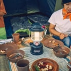 インテリアとしても使えるLEDランタン2種とランタンスタンドがコールマンから新登場