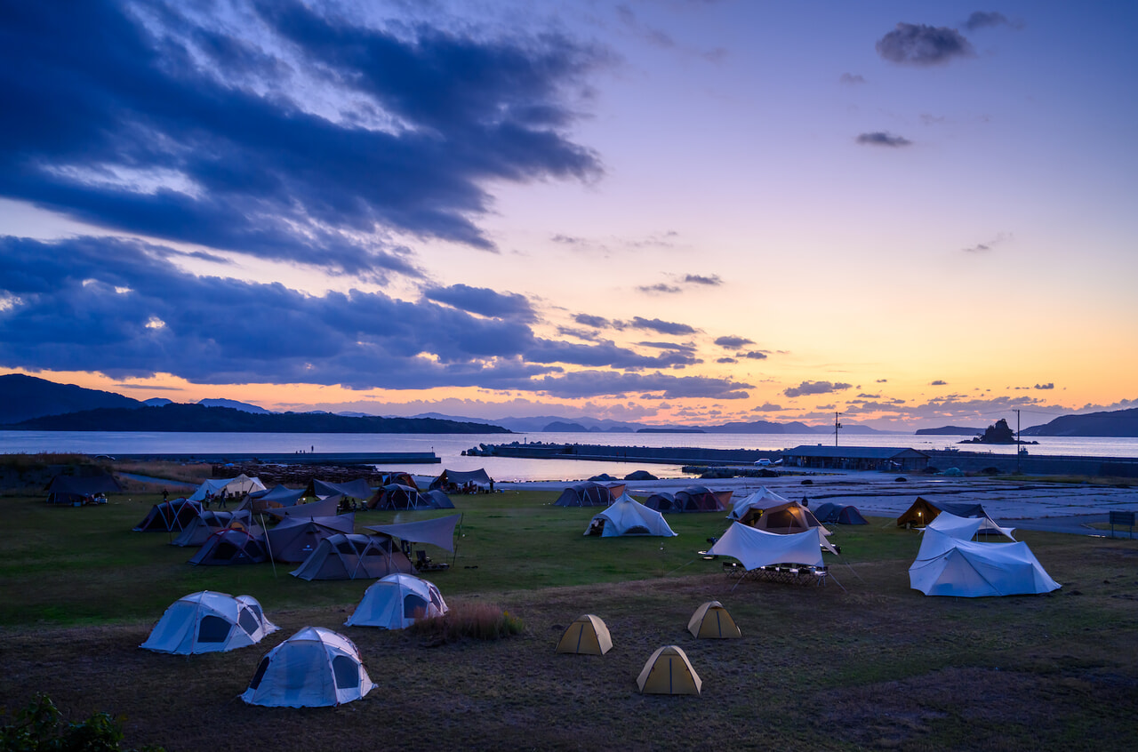 山口県阿武町の道の駅に隣接するキャンプ場「ABUキャンプフィールド」がオープン