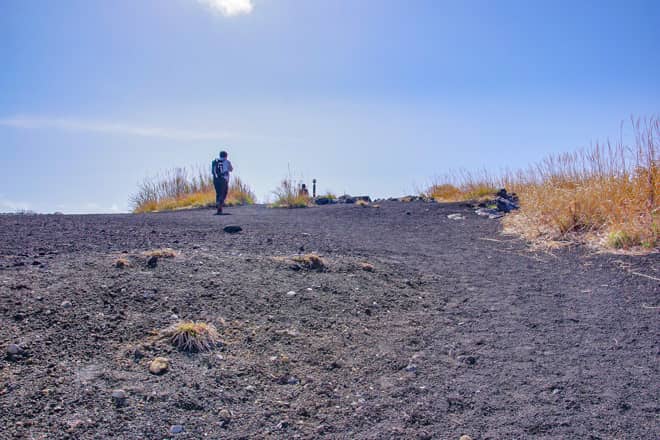 三原山の絶景を0泊2日で満喫できるトレッキングコース