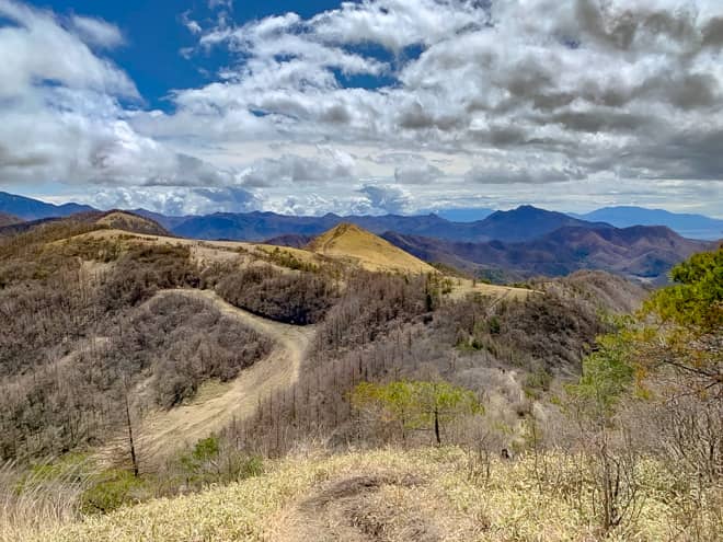 先ほど登頂した飯盛山もばっちと見えます