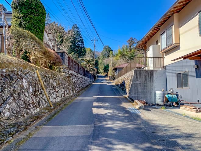 暫く真っすぐ歩きます