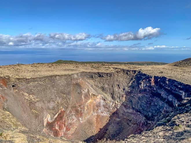 火孔と呼ばれる巨大な火口