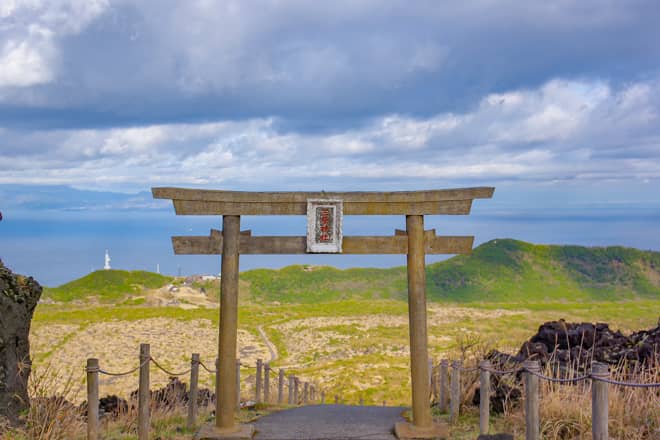 火山一周歩道入口にある名所