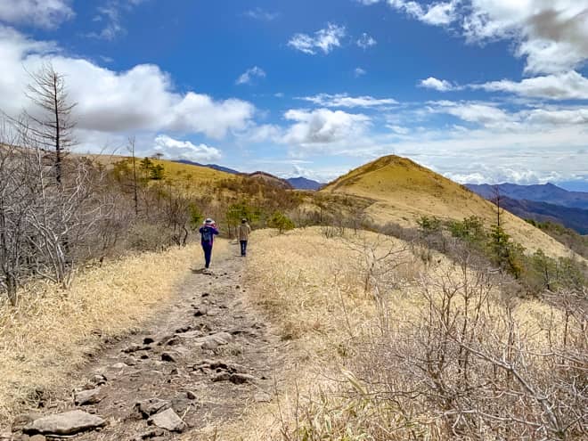 目の前には「飯盛山」が段々大きく迫ってきます