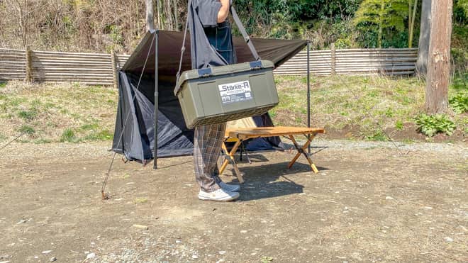 肩がけしている様子