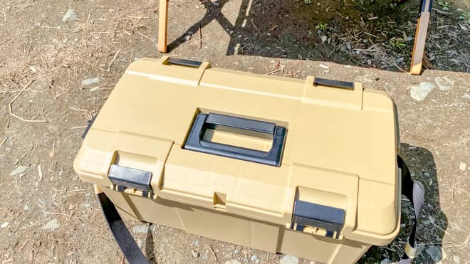 蓋に配置されたハンドル