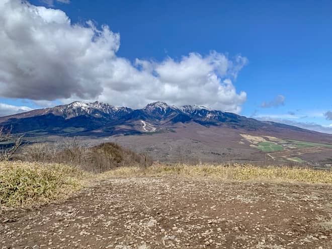 飯盛山同様、南アルプスや奥秩父山塊も見渡せますが
