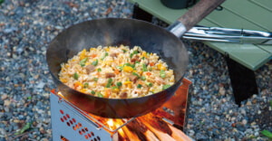 人気Youtuberコラボ中華鍋が発売開始！キャンプの調理器具はこれ一つでOKでは？