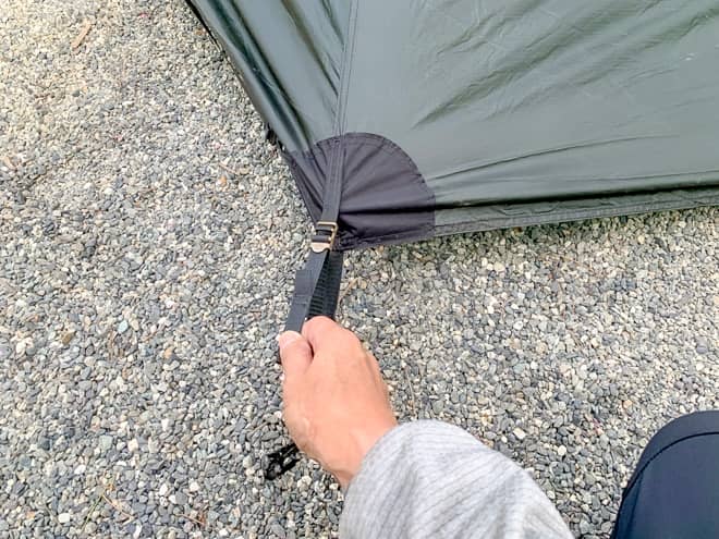 ベルトやガイロープを調整して仕上げをします