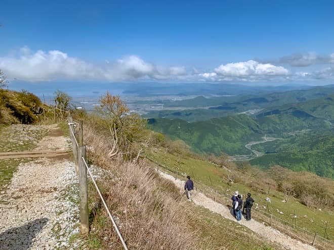 中盤はつづら折りの道を進みます