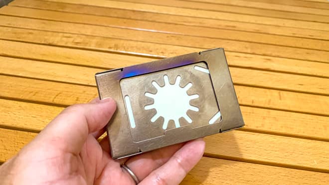 使用後に名刺を入れてみる裏側