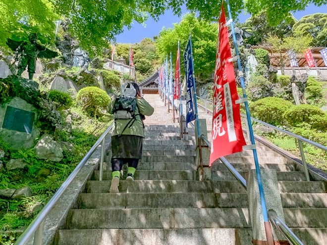 天狗の銅像が象徴的ですよね