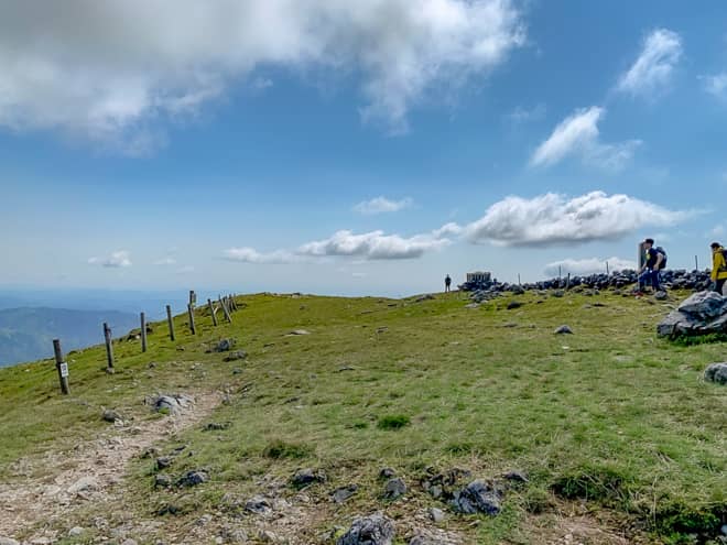 山頂は本当に広大で