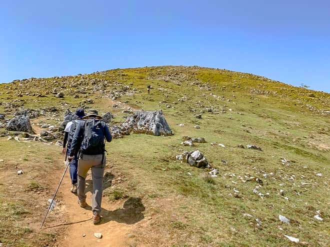 山頂目指して登り返します