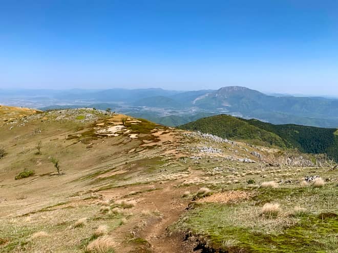 後ろを振り返ると稜線が美しい