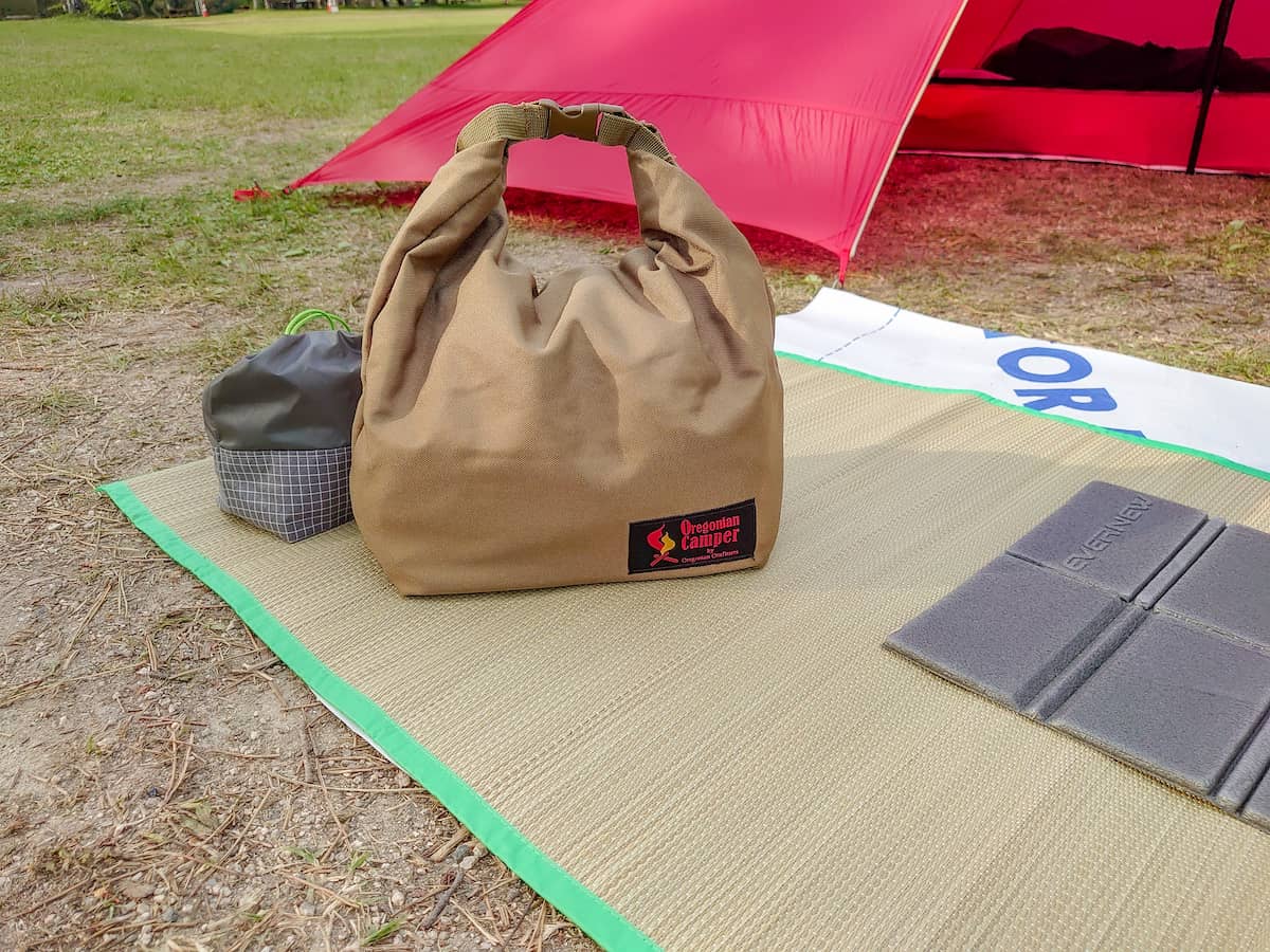 徒歩キャンプやキャンプツーリングにおすすめのコンパクトなソフトクーラーバッグ6選 – キャンプクエスト